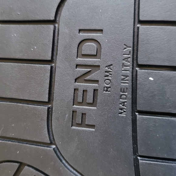 Fendi Diagonal Slides
BrownFF jacquard leather slides - Picture 9 of 10